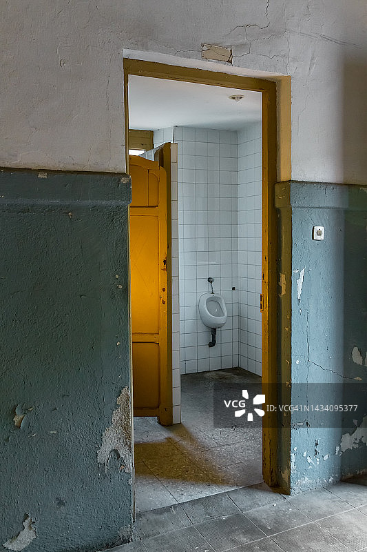 男士公共洗手间图片素材