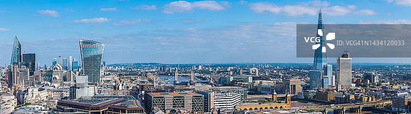 伦敦碎片大厦俯瞰泰晤士河和塔桥全景图片素材