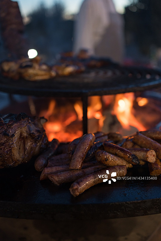 户外烤肉和篝火图片素材