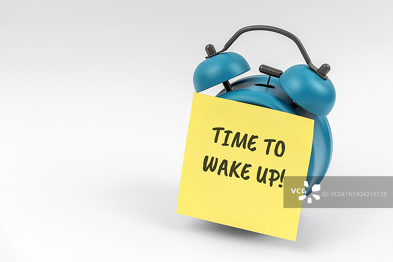 便签上的起床提示和闹钟图片素材