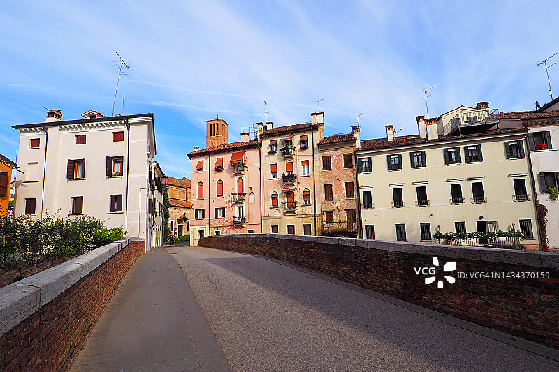 特雷维索的威尼斯风格房屋与桥图片素材