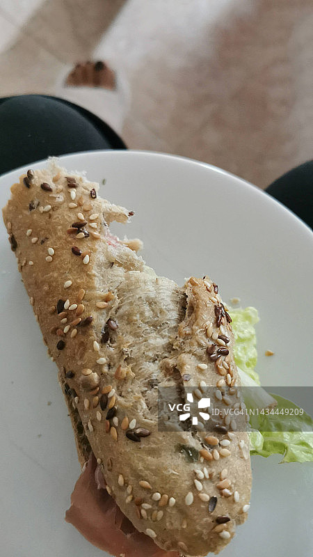 烟熏三文鱼帕尼尼图片素材