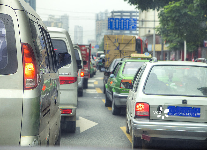 交通堵塞中的汽车图片素材