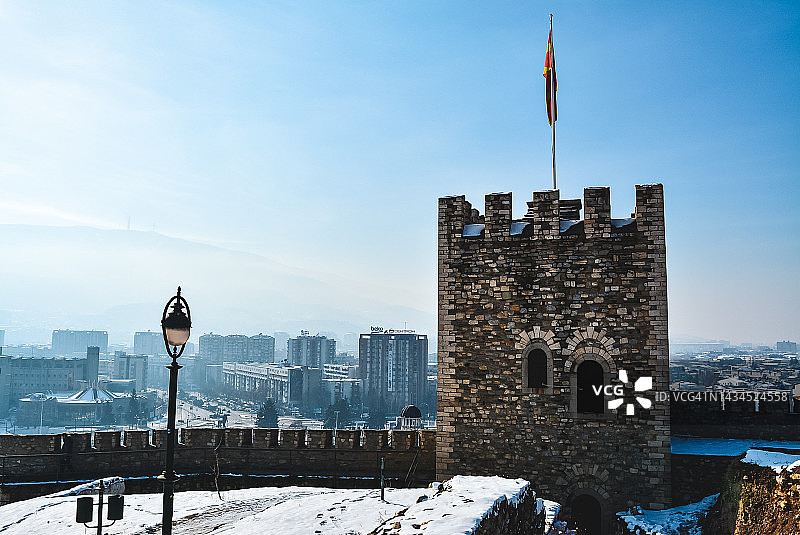 雪天从要塞眺望斯科普里（北马其顿）图片素材