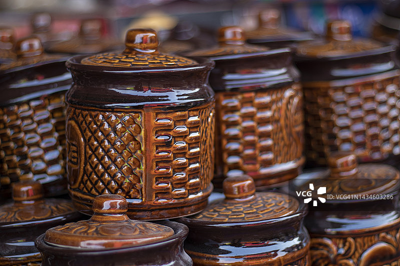 美丽的陶瓷罐图片素材