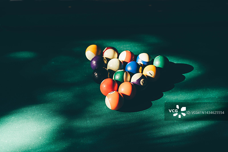 台球桌上的球特写图片素材