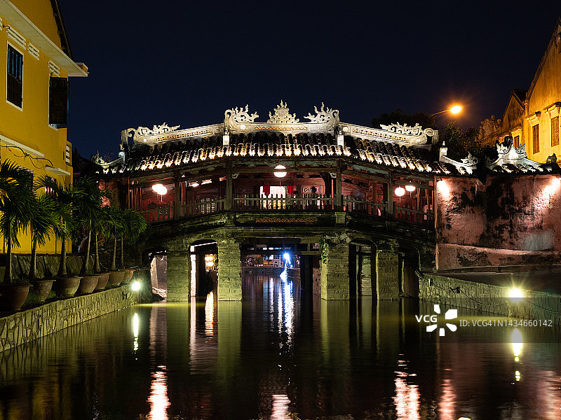 越南会安夜景地标日本桥图片素材