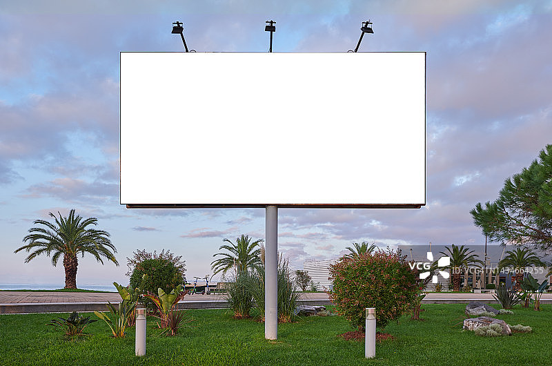可用于全新广告的空白广告牌样机图片素材