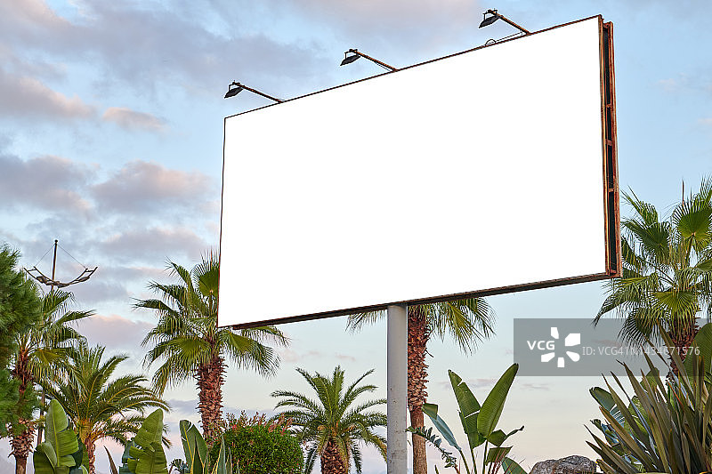 可用于全新广告的空白广告牌样机图片素材