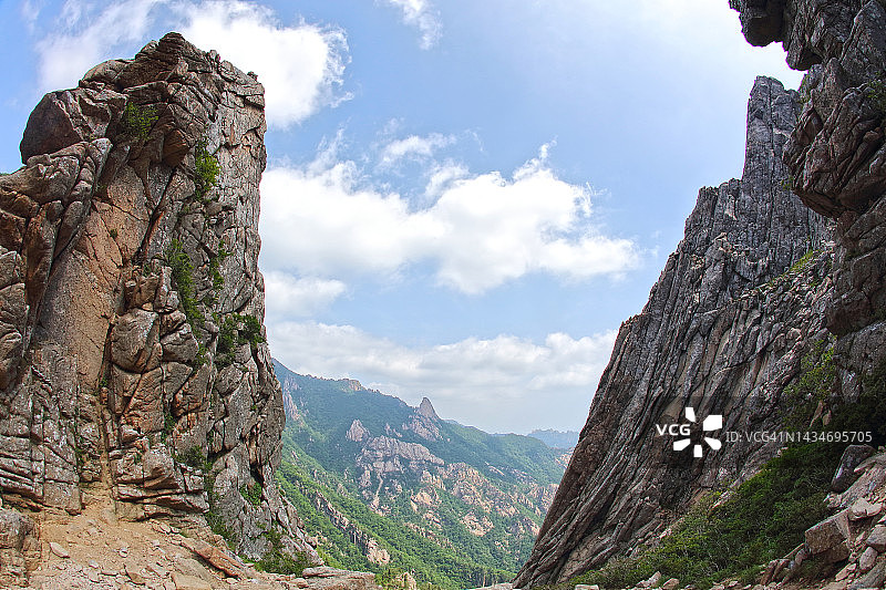 雪岳山恐龙山脊的岩石山图片素材