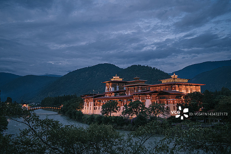 傍晚时分的普纳卡宗图片素材