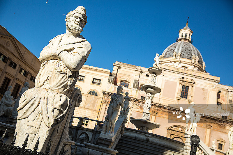 意大利西西里岛巴勒莫普雷托利亚广场图片素材