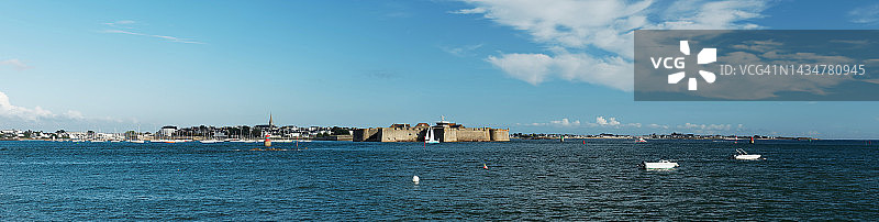 洛里昂海岸边的路易港堡垒图片素材