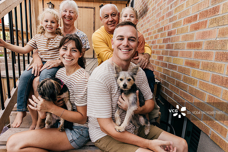 快乐的日常生活瞬间图片素材