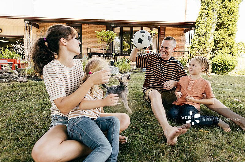 快乐的日常生活瞬间图片素材
