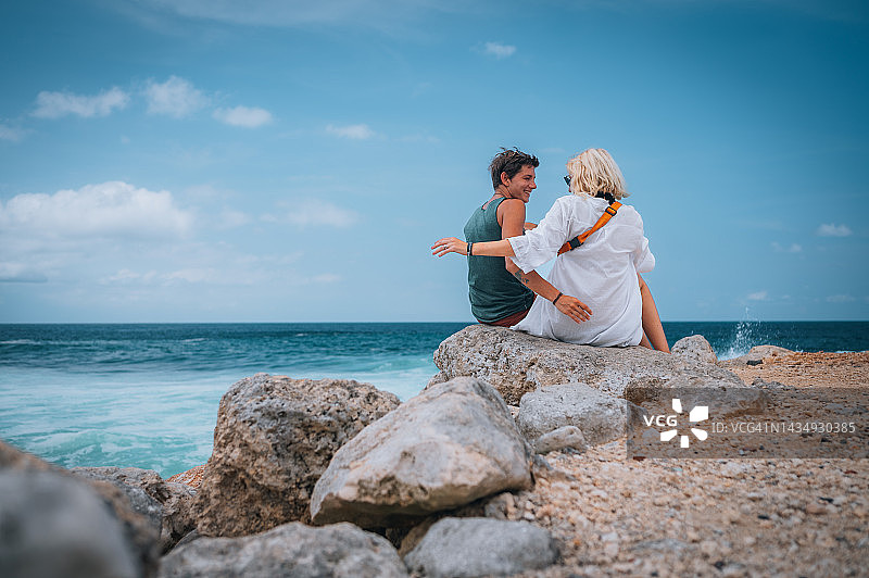 情侣在度假时玩得很开心图片素材