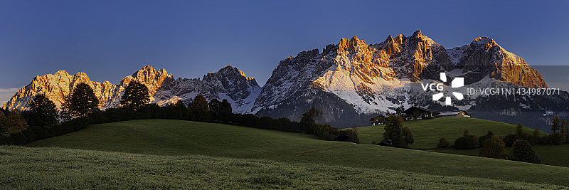 凯撒山脉日出，蒂罗尔，奥地利图片素材