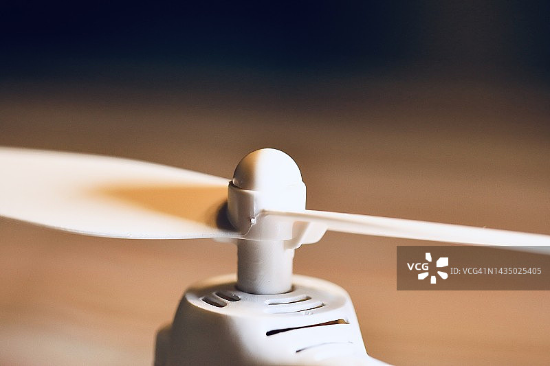 无人机上的旋转旋翼图片素材