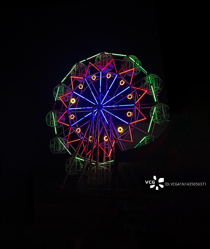 彩色摩天轮灯光图片素材
