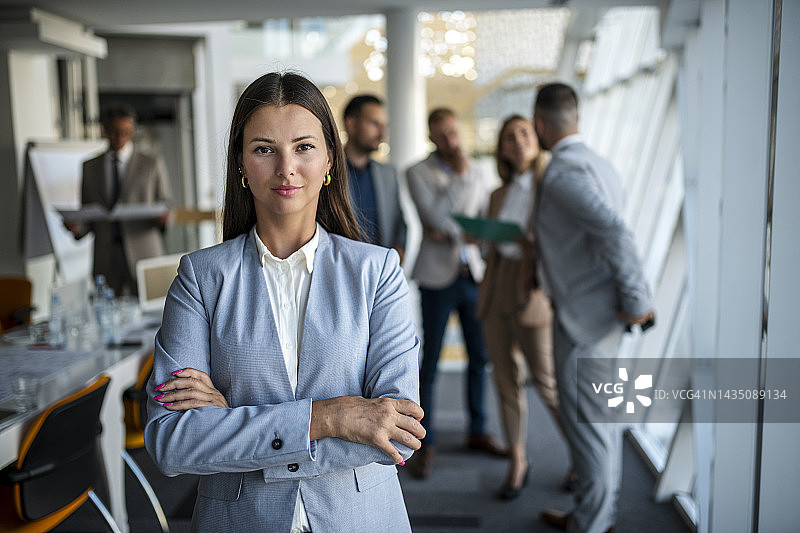 年轻女商人的肖像图片素材