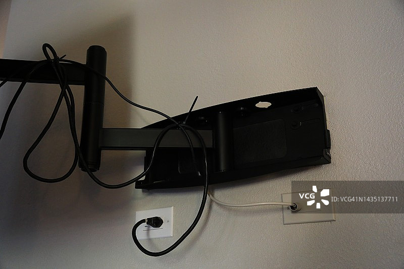 用于悬挂电视屏幕的壁挂支架图片素材