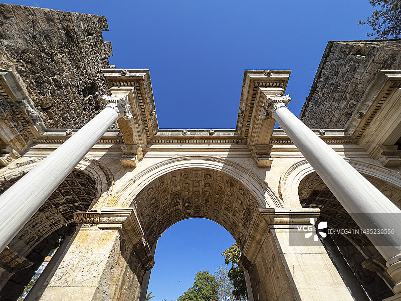 土耳其安塔利亚老城哈德良门图片素材
