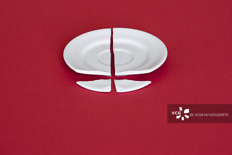 破损的盘子图片素材