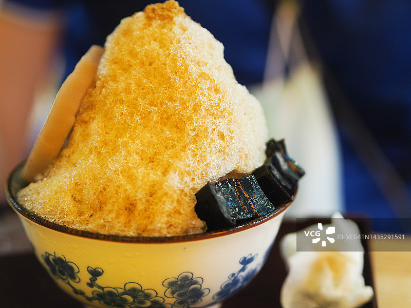 韩式刨冰配咸茶奶昔图片素材