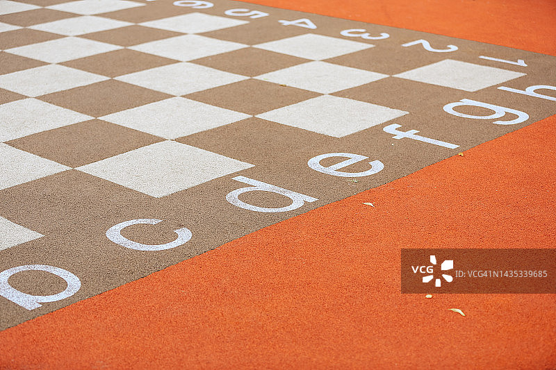 公共公园的大型国际象棋棋盘图片素材