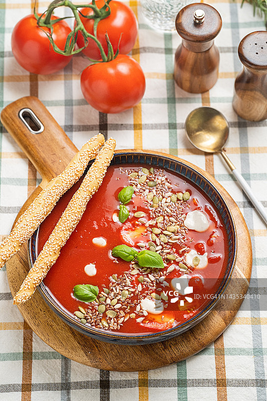 碗里的自制番茄汤图片素材