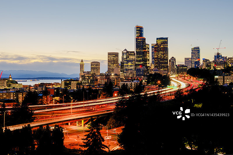 华盛顿州西雅图市中心夜景图片素材
