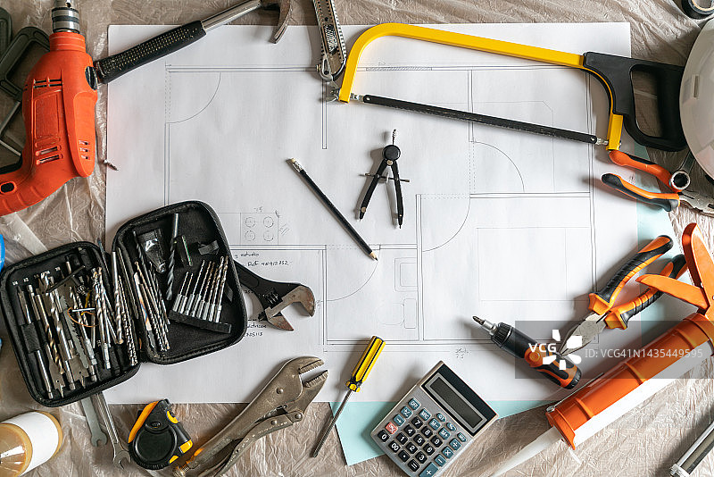 建筑工地工具与蓝图图片素材