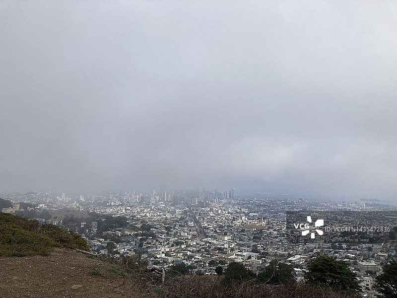 旧金山被低雾笼罩图片素材