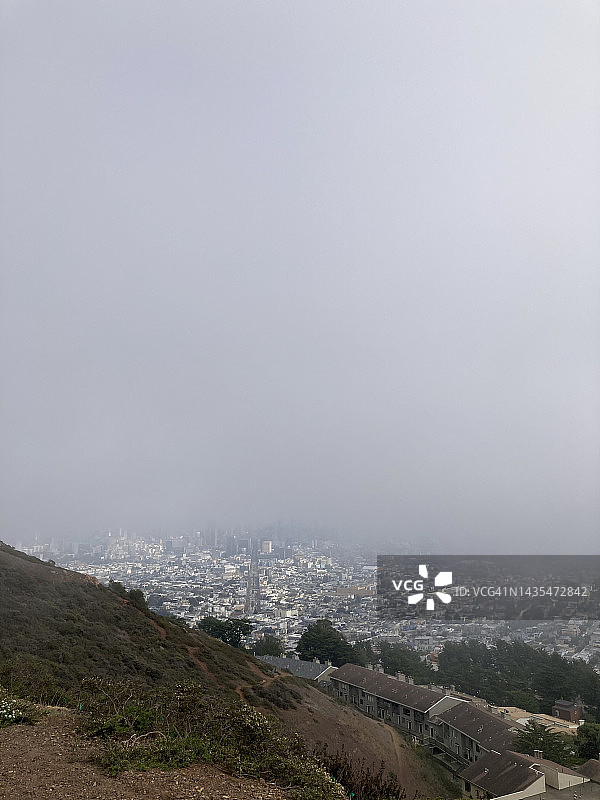 旧金山被低雾笼罩图片素材