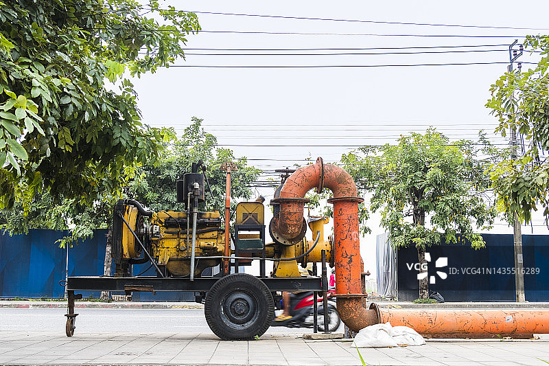泰国曼谷街头的大型水泵图片素材