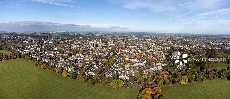 英国北约克郡哈罗盖特市中心秋景航拍（0级无人机拍摄）图片素材
