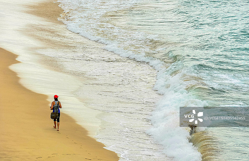 澳大利亚悉尼邦迪海滩和破碎的海浪图片素材