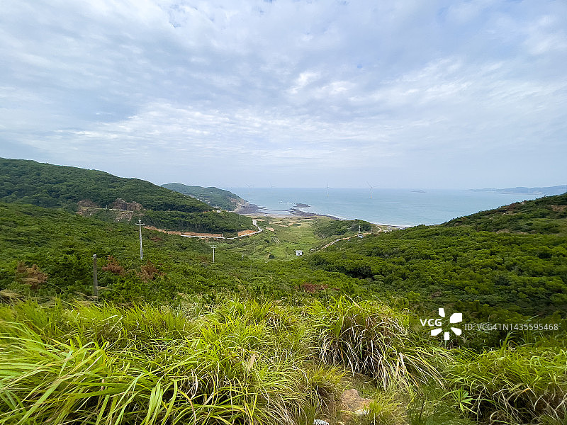 海上的风力涡轮机图片素材