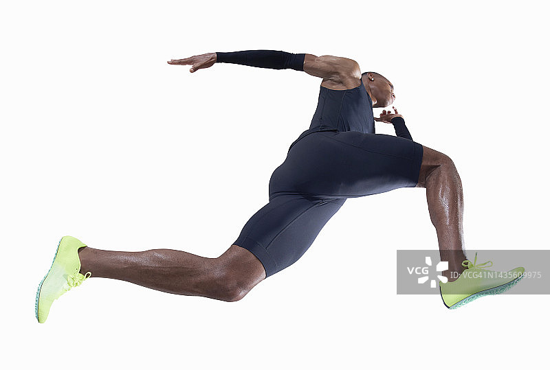 运动员跑步的低角度拍摄图片素材