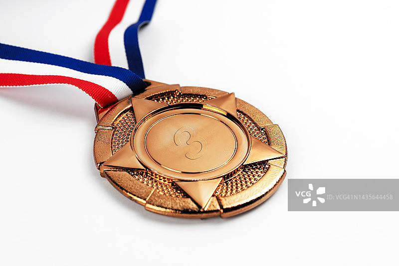 白色背景上的铜牌图片素材