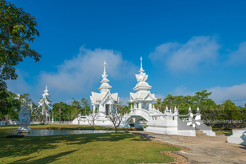 清莱府孟县的佛教寺庙：白庙图片素材