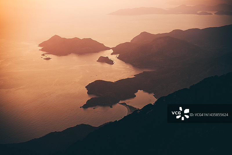 田园诗般绚丽的日落背景图片素材