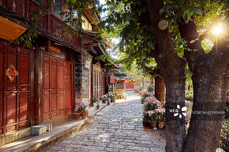 清晨的丽江古城图片素材