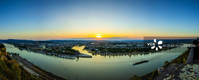 德国莱茵兰-普法尔茨科布伦茨日落时分的天际线图片素材