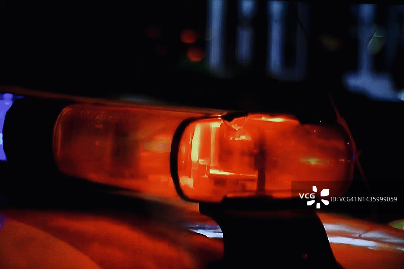 警车闪烁灯光的犯罪现场图片素材