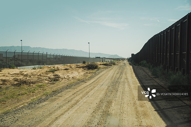 美国-墨西哥边境墙图片素材