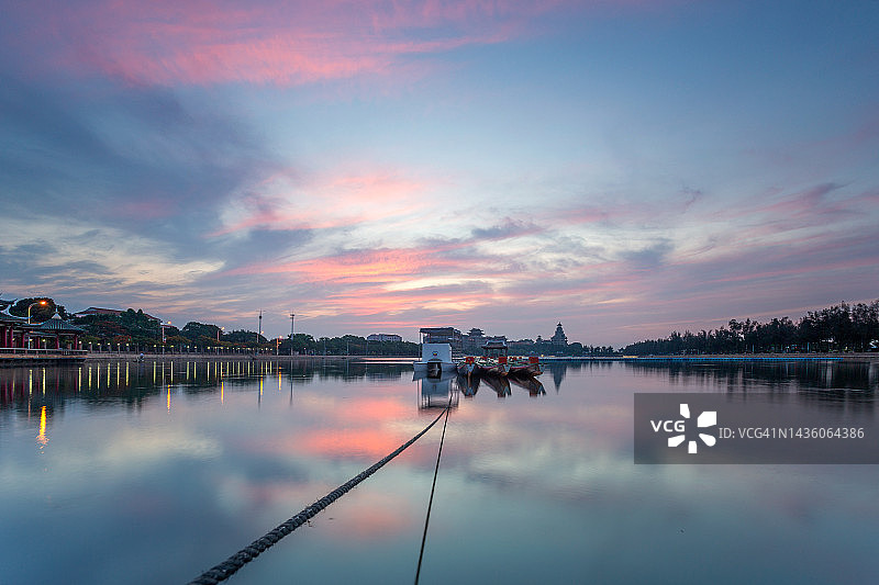 中国厦门集美区龙舟池日出图片素材