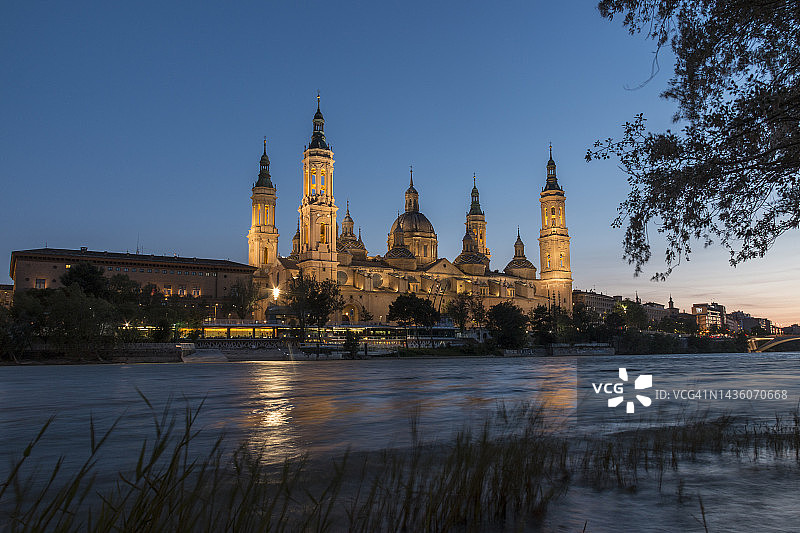 萨拉戈萨皮拉尔大教堂图片素材