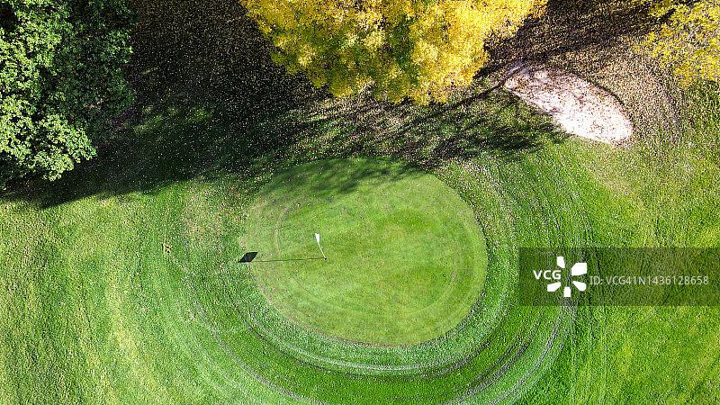 秋季高尔夫球洞图片素材
