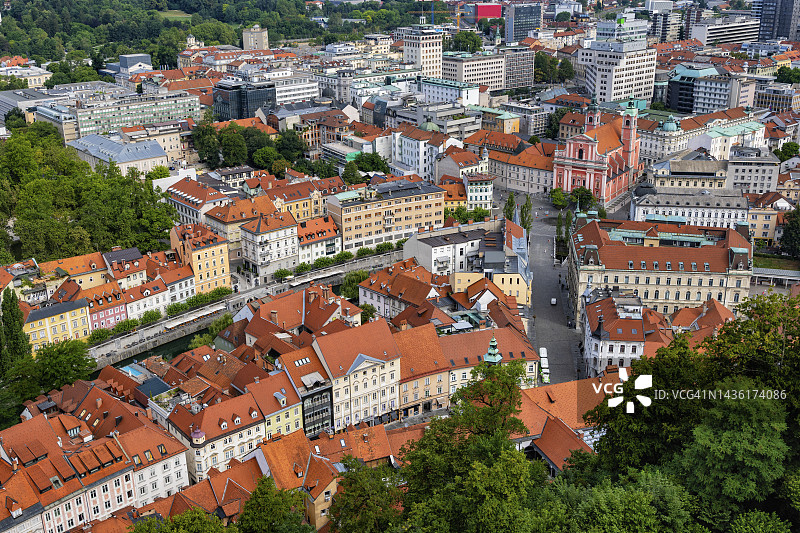斯洛文尼亚卢布尔雅那城市广场及周边建筑图片素材